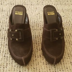 Stuart Weitzman brown suede shoe